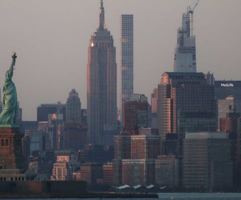 CNN – New York is seeing strongest wind gusts since Superstorm Sandy, posing a risk to skyscrapers